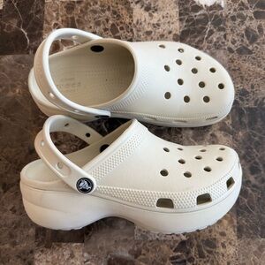 CROCS Women's Classic Clog in Cream